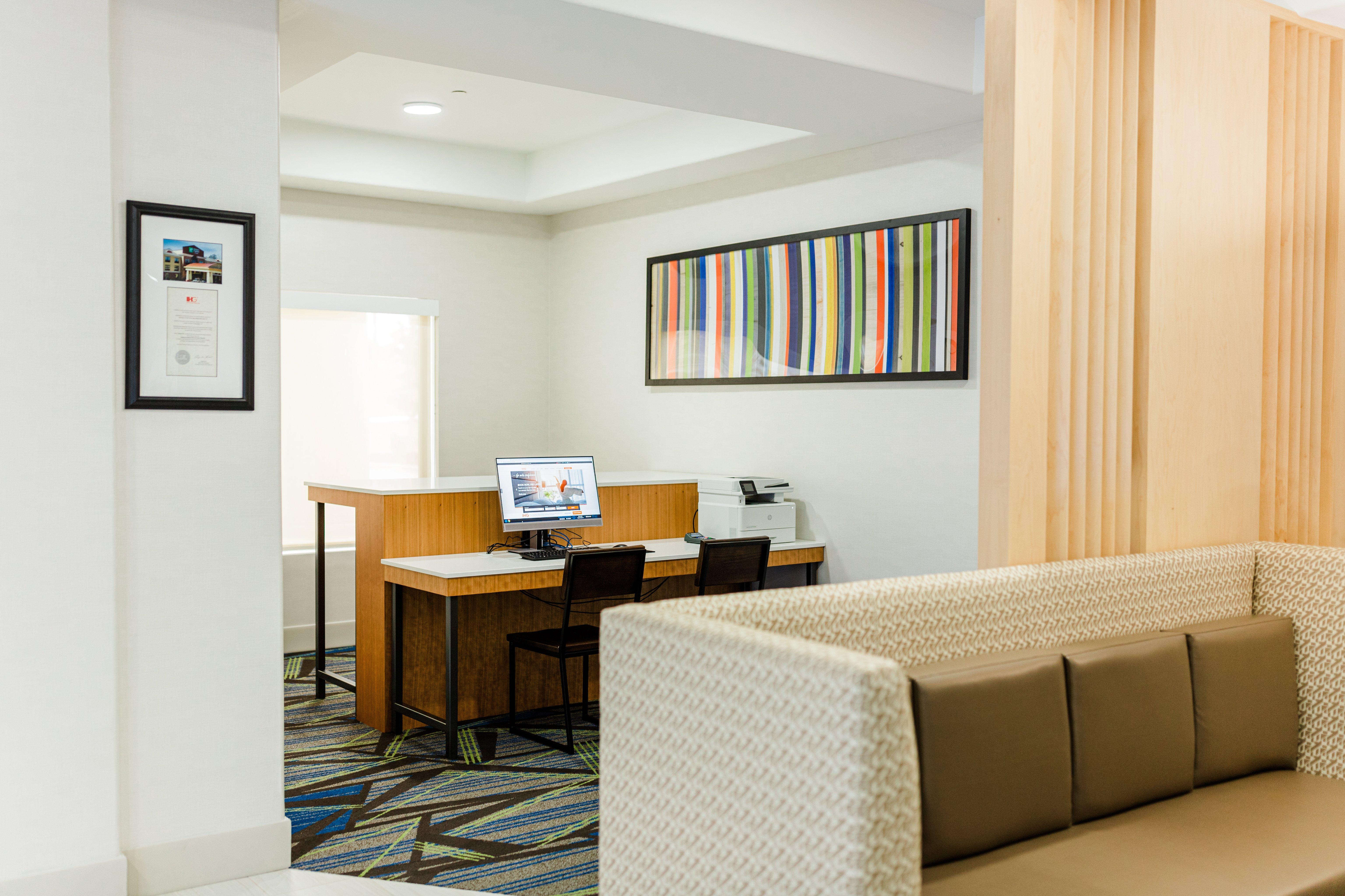 Holiday Inn Express Hotel & Suites Greenville By Ihg Dış mekan fotoğraf